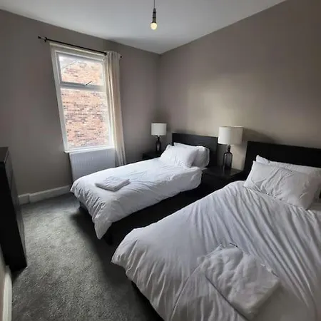 4 Bedroom House, 8 Min To City! Manchester Exterior photo
