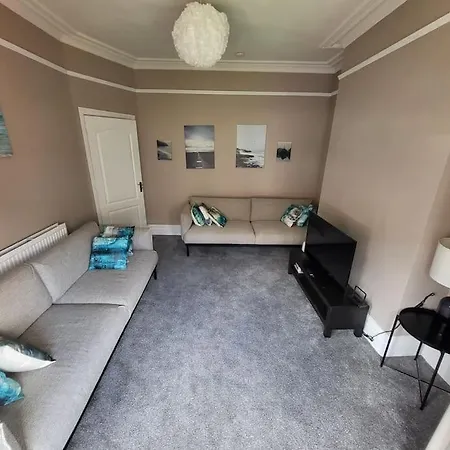 4 Bedroom House, 8 Min To City! Manchester Exterior photo