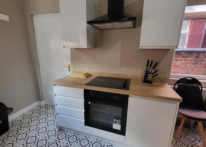 4 Bedroom House, 8 Min To City!