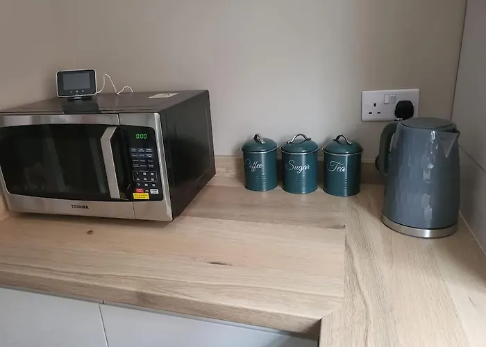 4 Bedroom House, 8 Min To City!